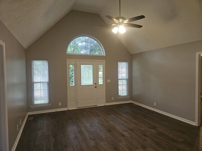 Building Photo - 1911 Pecan Ridge Dr