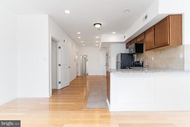 Building Photo - 227 E Girard Ave