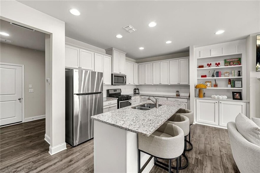 Building Photo - 791 Belrose Dr SE