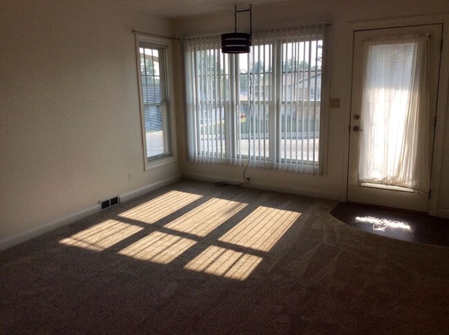 Building Photo - Single Family Home