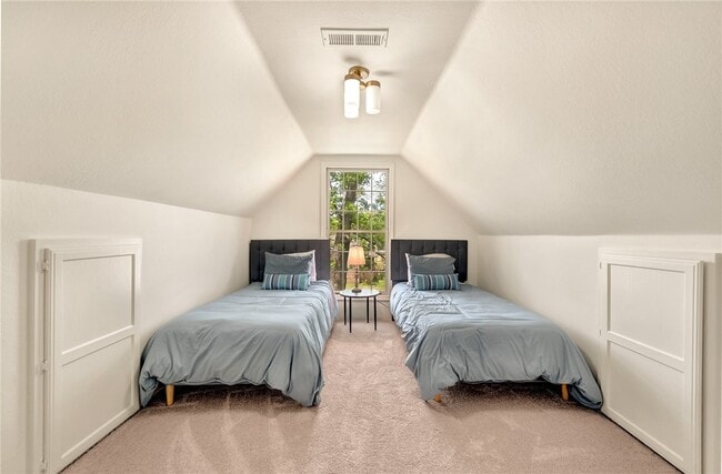 Building Photo - 801 NW C St