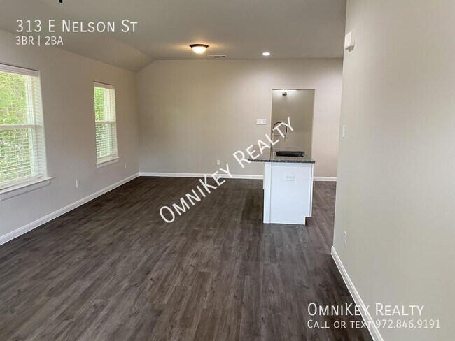 Building Photo - 313 E Nelson St