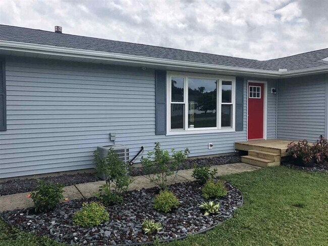 Building Photo - Beautiful home, rural setting but close to...