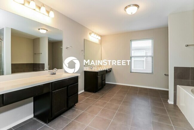 Building Photo - 3 Bedroom Pet-Friendly Home in Fort Worth, TX with Main Street Renewal