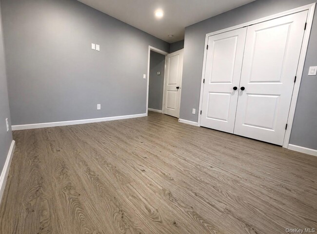 Building Photo - 221 US-9W