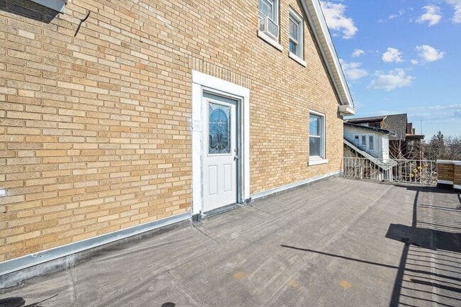 Building Photo - 228 Dorchester-
