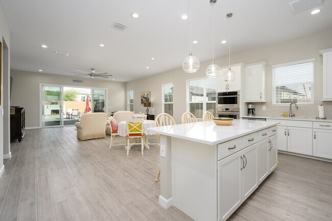 Building Photo - 5972 E Sinclair St