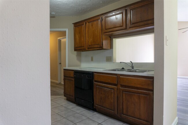 Building Photo - 8643 Causeway Dr