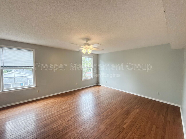 Building Photo - 40 Reid St