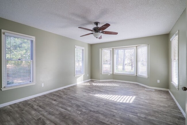 Building Photo - 4538 Golden Oaks Dr