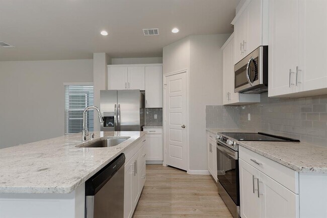 Building Photo - 27065 Beach Ball Dr
