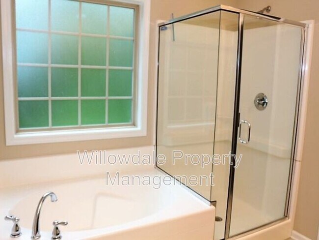 Building Photo - 717 Minerva Dale Dr