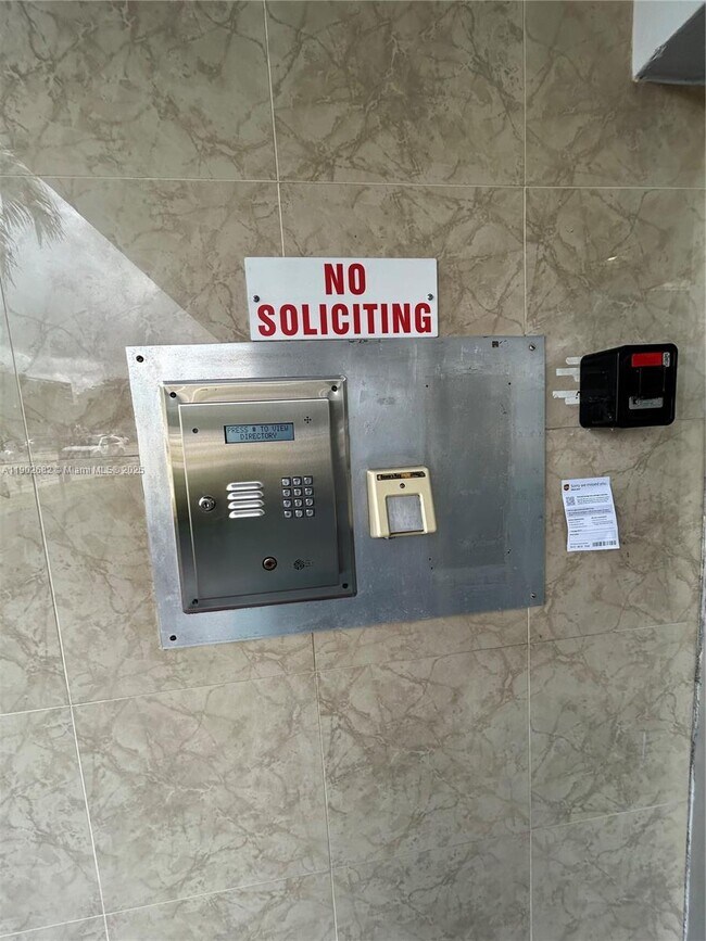 Building Photo - 1250 NE 125th St