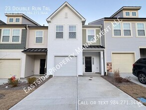 Building Photo - Come see this lovely townhome in a desirab...