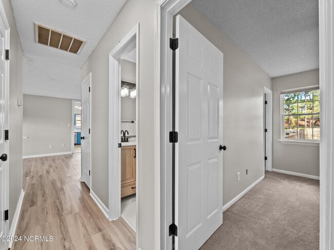 Building Photo - 436 Wolf Run Ln