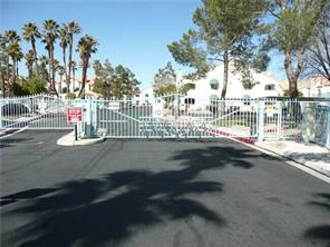 Building Photo - 2 BEDROOM 2 BATHROOM LOCATED IN GATED COMM...