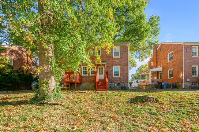 Building Photo - 494 Bob O Link Dr