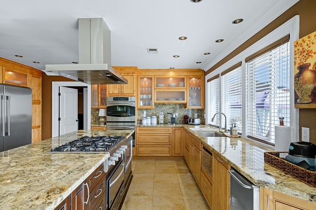 Building Photo - Fully Furnished 3 Bed 2.5 Bath Single Fami...
