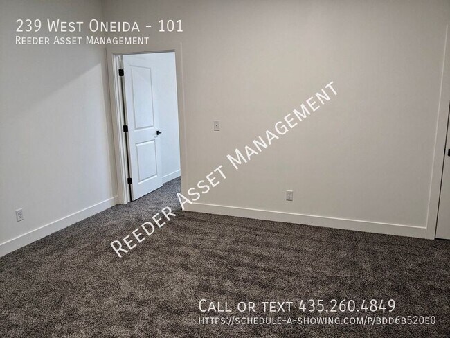 Building Photo - 239 West Oneida-101