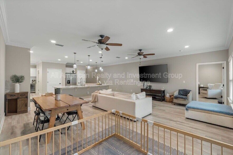 Building Photo - 33 8th Ave