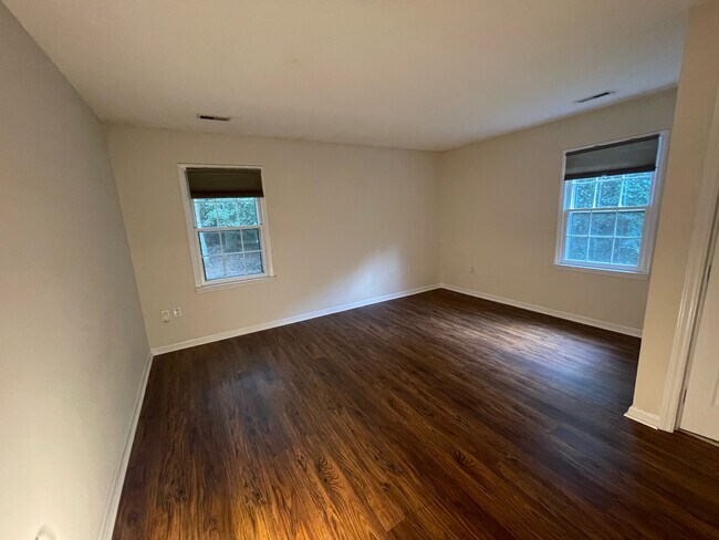 Building Photo - 2304 Oldenburg Dr