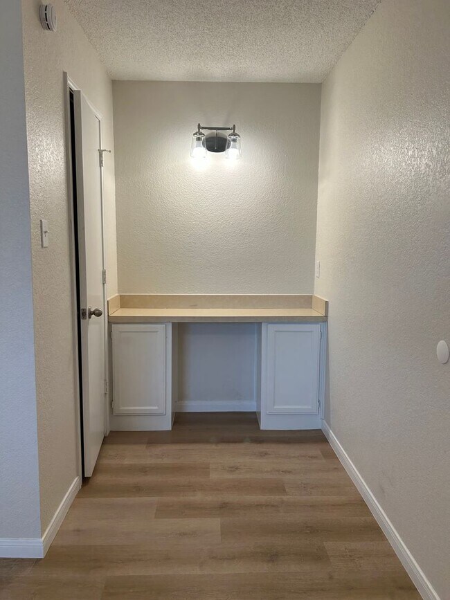 Building Photo - 6616/6618 Parkview Lane