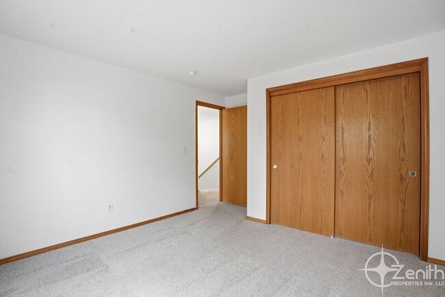 Building Photo - 10516 NE 113th Ave