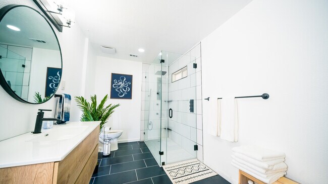 Building Photo - 5606 Meadow Crest