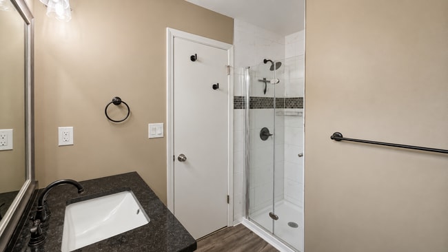 Building Photo - 3107 Glastonbury Dr