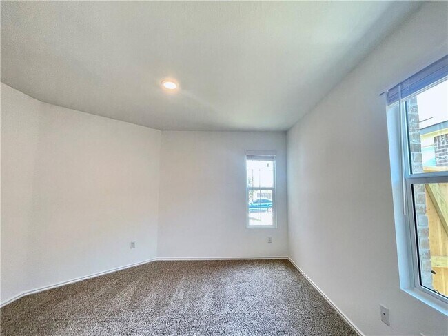 Building Photo - 102 Milliner Lp