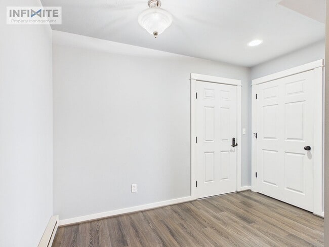 Building Photo - Top-Floor 2BR/2BA – Bright, Clean & Move-In Ready