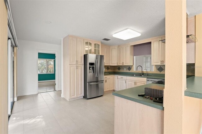 Building Photo - 2725 N Myrtle Ave