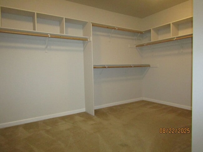 Building Photo - Beautiful Home Near Golf Course!! Brand ne...