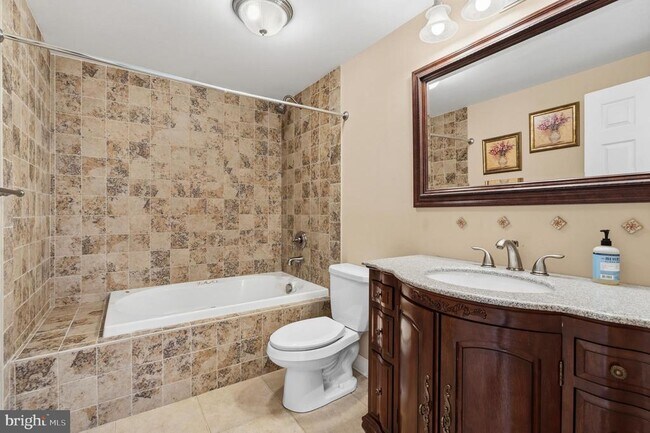 Building Photo - 4924 Berkshire Woods Dr