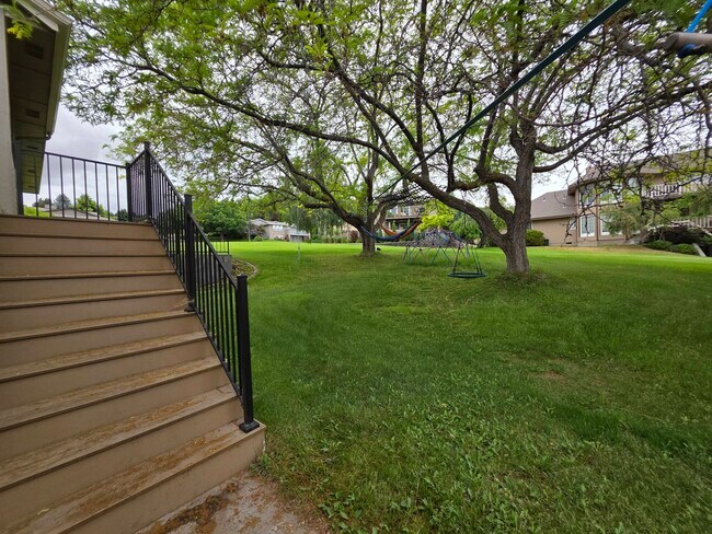 Building Photo - 4002 S Olson Pl