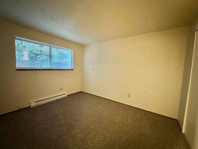 Building Photo - 3809-3811 SE 164th Avenue