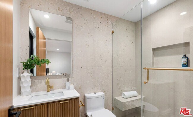 Building Photo - 2565 Patricia Ave