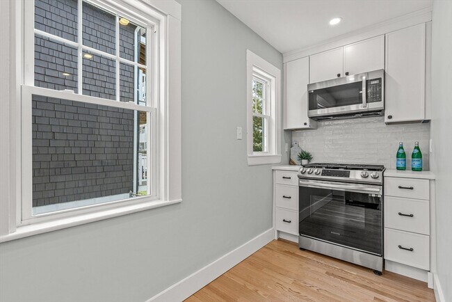 Building Photo - 44-46 Woods Ave