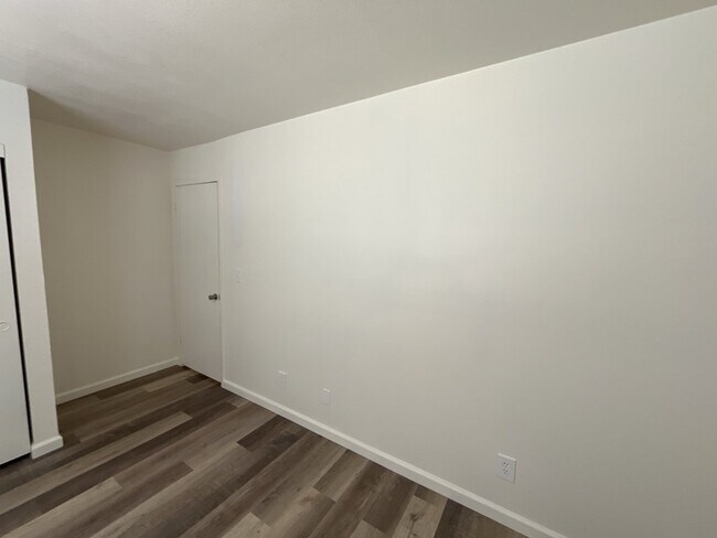 Building Photo - A stunning 2-bedroom, 1-bathroom rental pr...