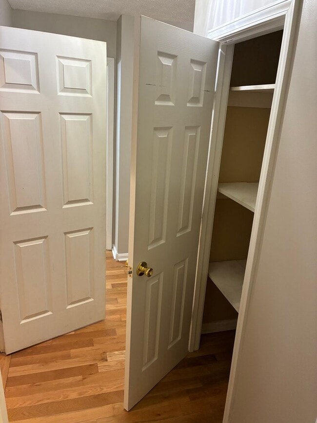 Building Photo - **NEW PRICE**   **New Paint**   **New Carpet**  Ready for YOU!!