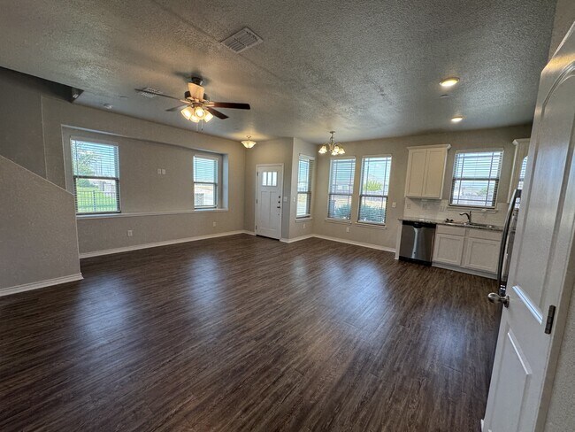 Building Photo - 7615 Stonehollow