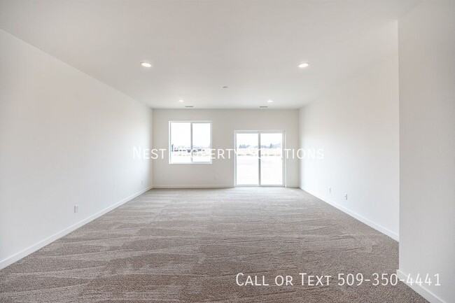 Building Photo - 164 E Montmorency-A