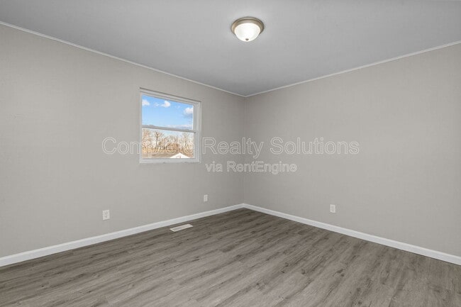 Building Photo - 10432 Royal Dr