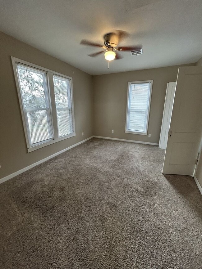 Building Photo - So Cute! Check Out This 2BR/1BA Home w/Carport!