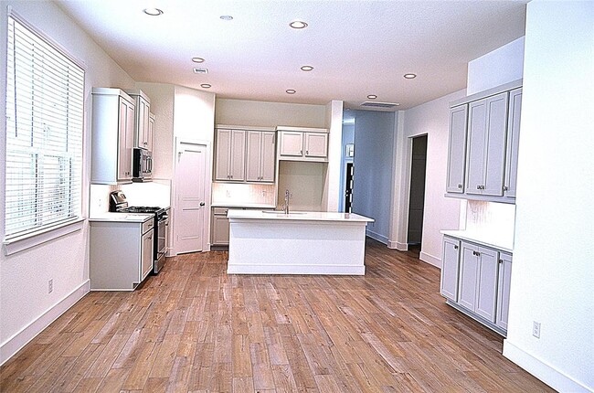 Building Photo - 219 Lukewood Cir