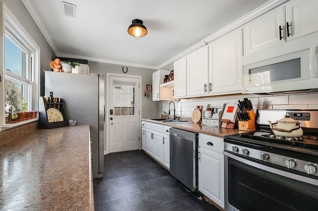 Building Photo - 18229 W Big Oaks Rd