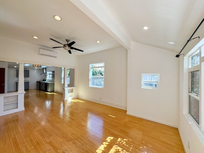 Building Photo - Remodeled Echo Park Home