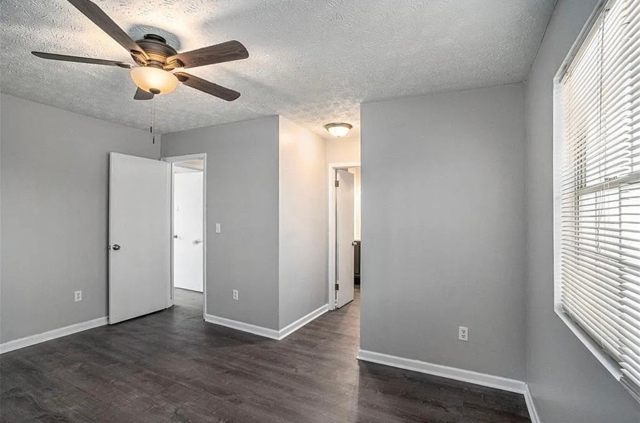 Building Photo - 5472 Glen Haven Dr