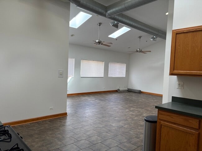 Building Photo - 16649 Oak Park Ave