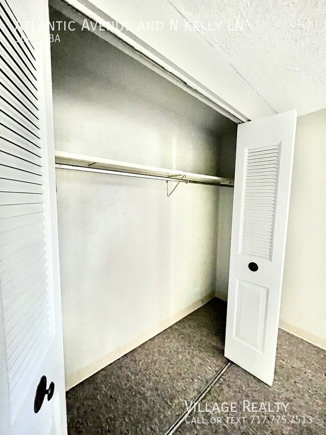 Building Photo - END UNIT! Affordable Red Lion 1-bed with o...